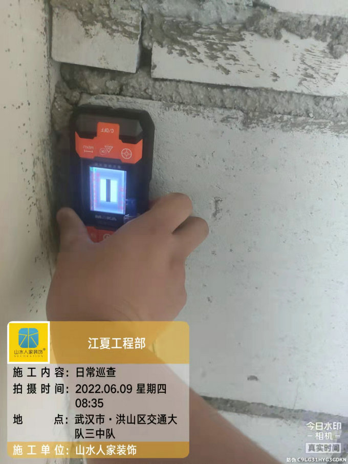 中建鉑公館裝修工地砌墻粉補中